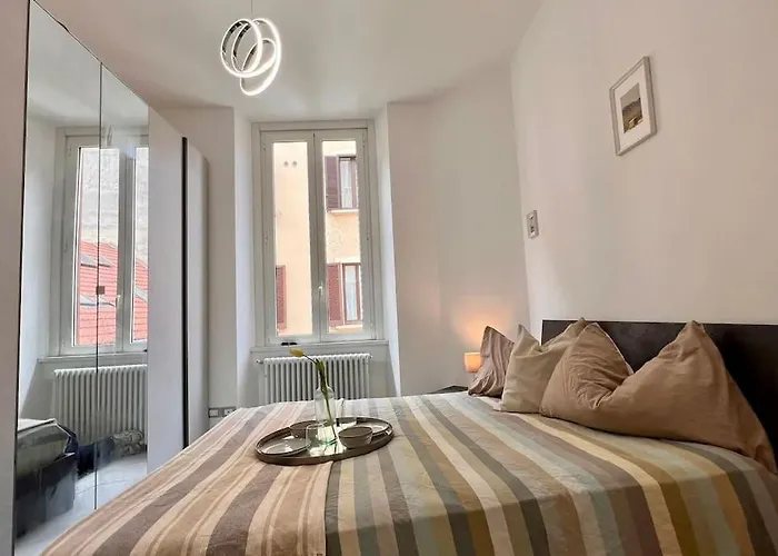 Urban House - Modern Flat Navigli Milan Center